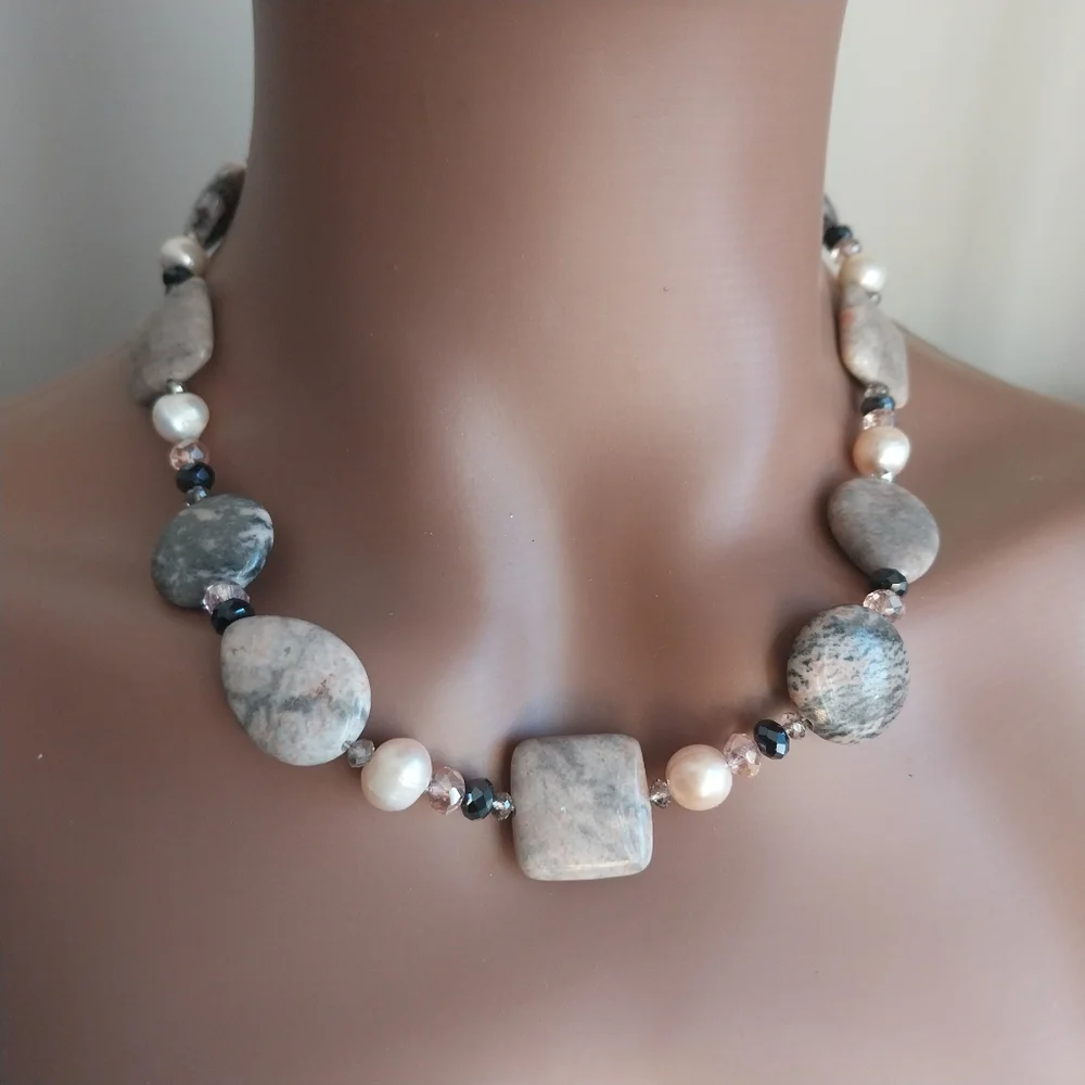 Stone and Freshwater Pearl Necklace - Picture 13 of 13